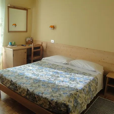 Viola Hotel 2*